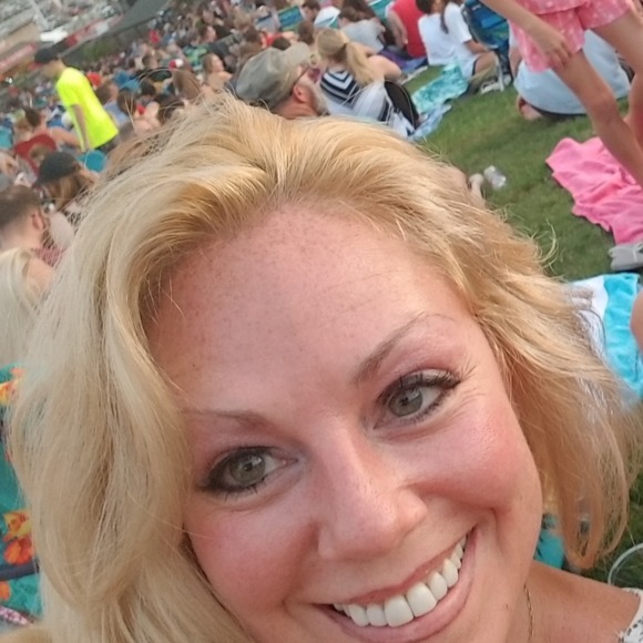 Meet your Posher, Kendra - Picture 1 of 1